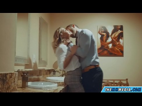 ❤️ ווען אַ באַסטי בלאָנדע סידוס איר אין אַ ציבור אָפּטריט סופּער פּאָרן ביי yi.pornoreino-com.ru ❤